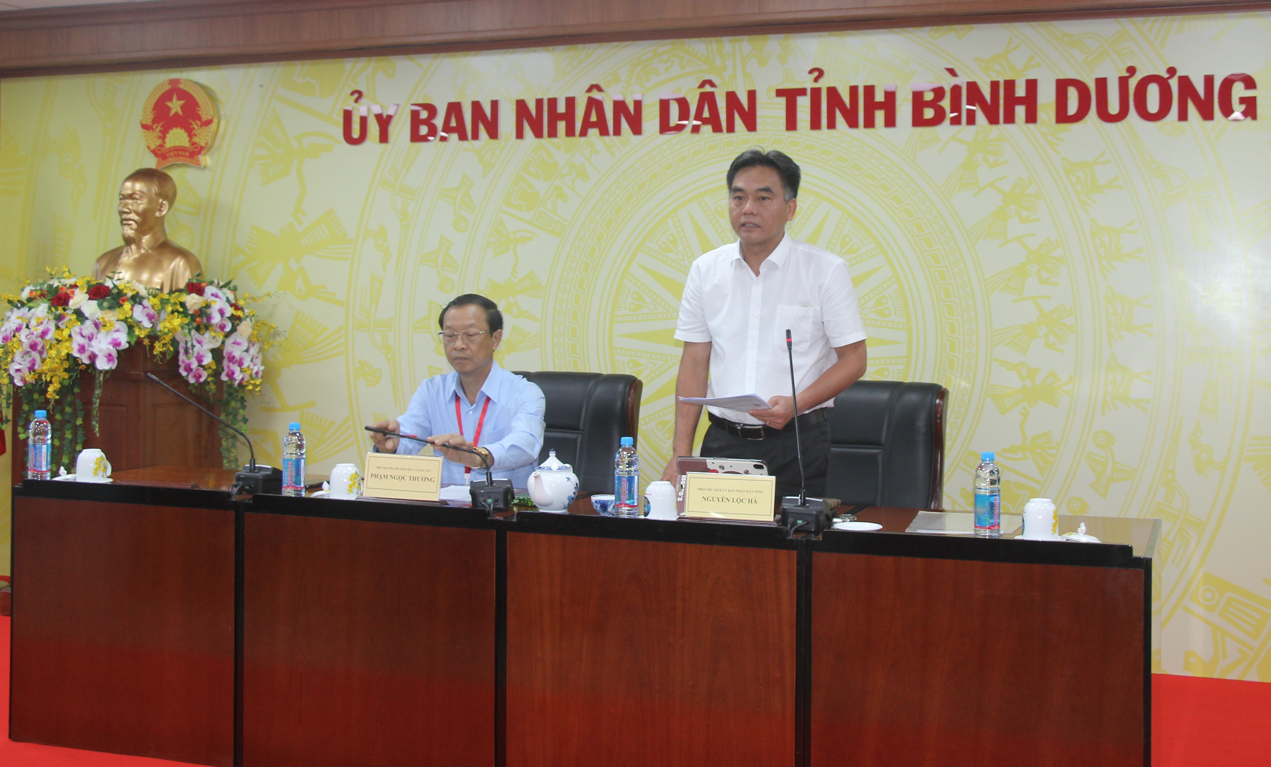 Ông Nguyễn Lộc Hà, Phó Chủ tịch UBND tỉnh phát biểu tại buổi làm việc.