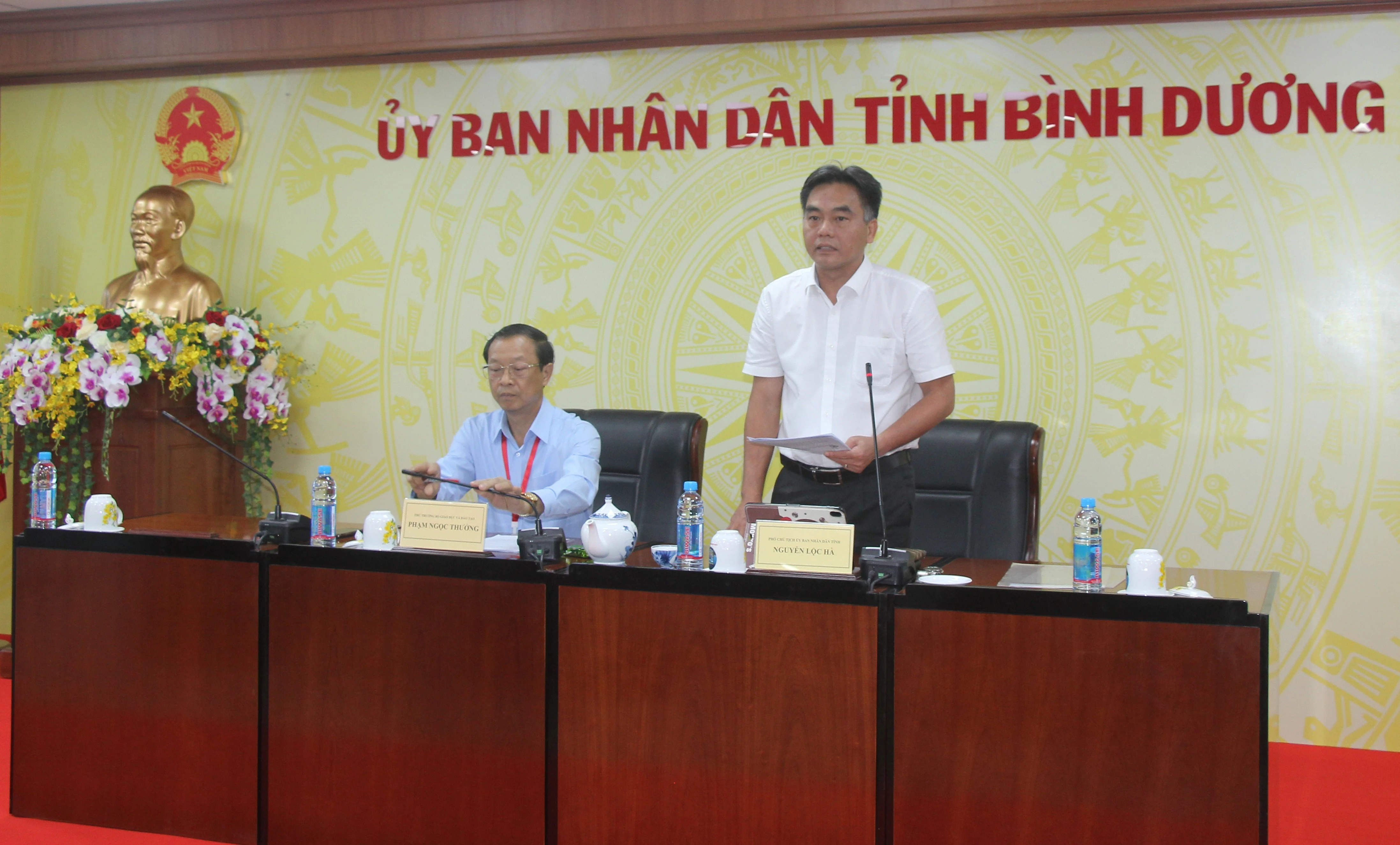 Ông Nguyễn Lộc Hà, Phó Chủ tịch UBND tỉnh phát biểu tại buổi làm việc.