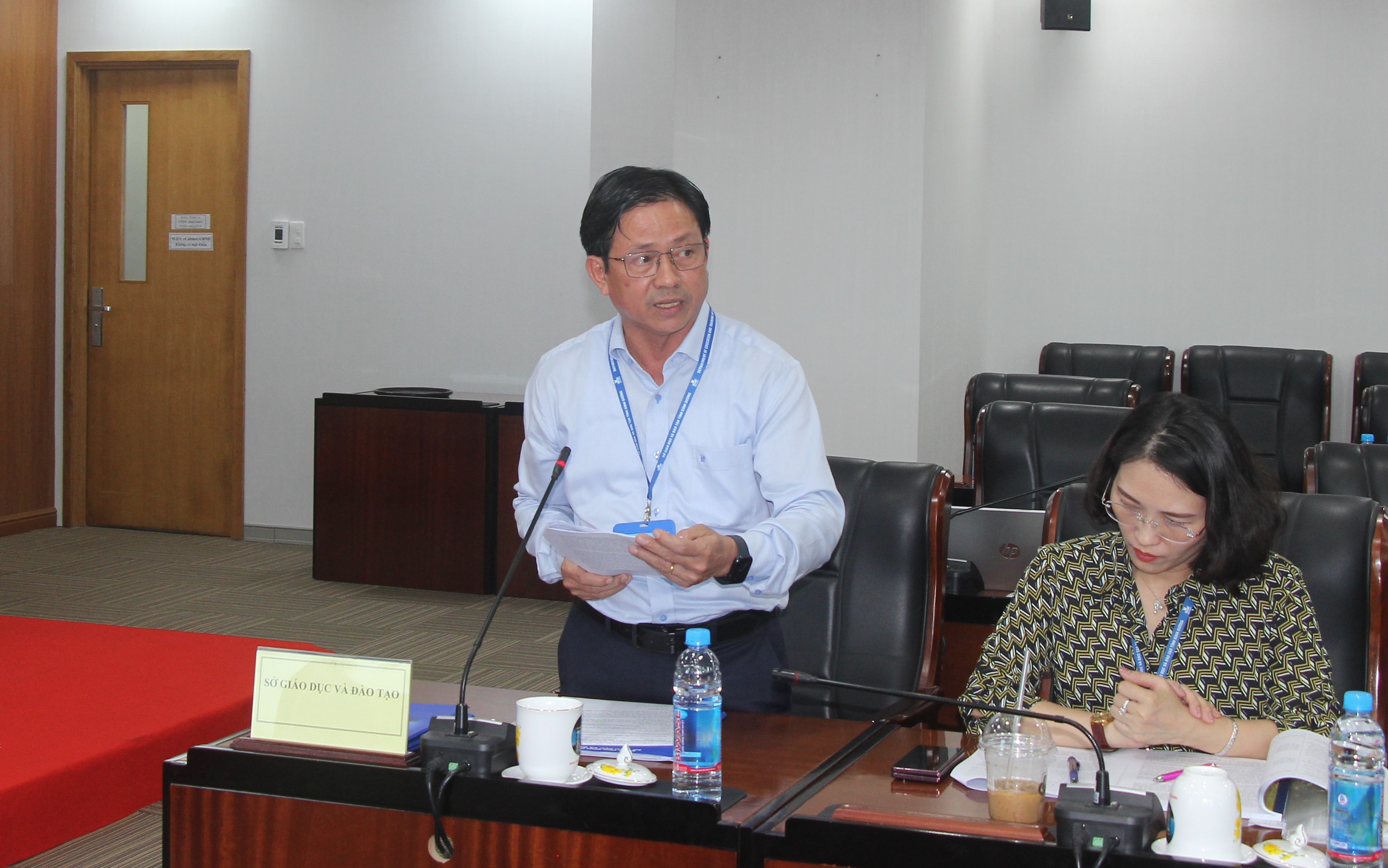 Ông Nguyễn Văn Phong báo cáo về công tác chuẩn bị thi tốt nghiệp THPT của tỉnh Bình Dương.