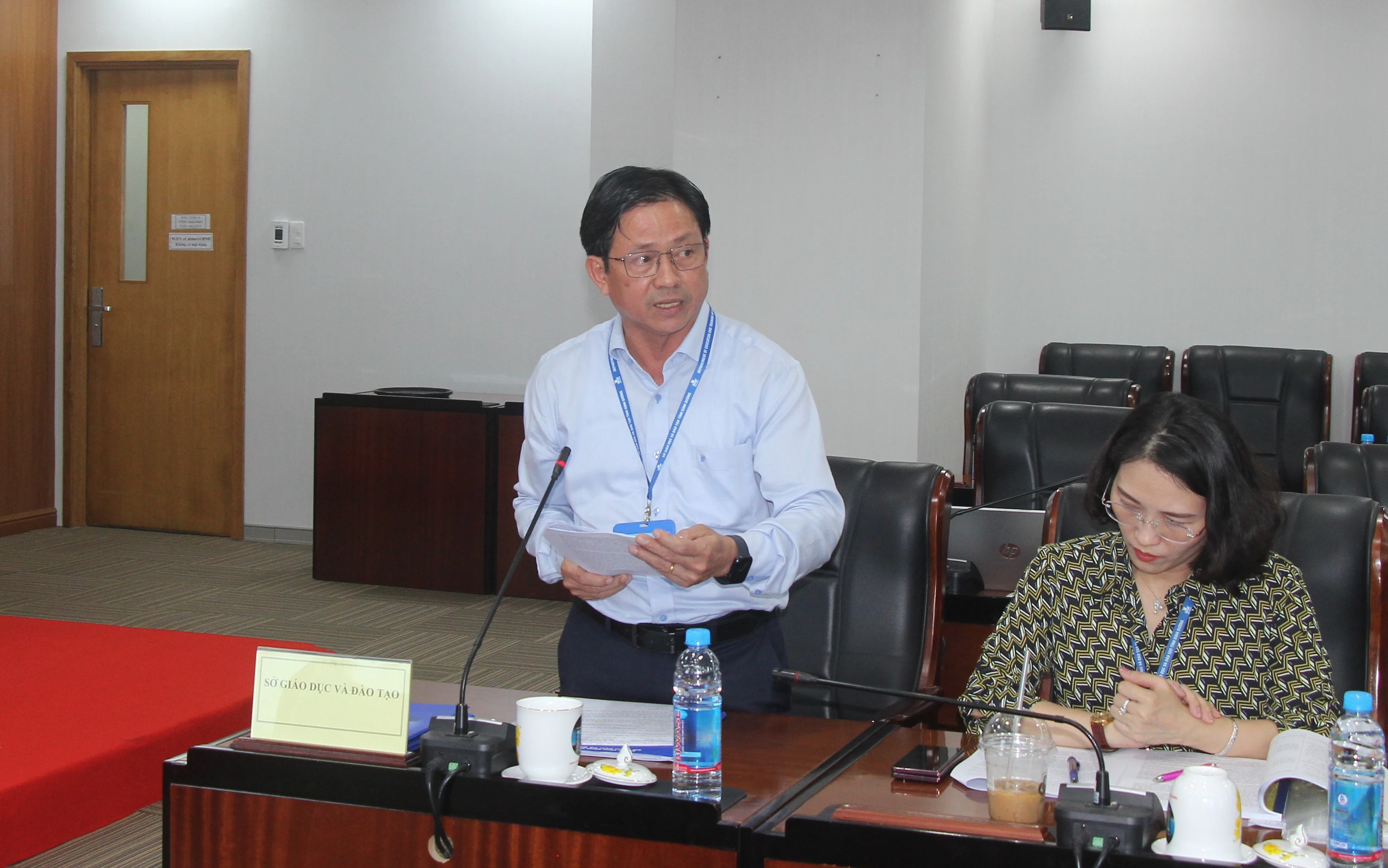 Ông Nguyễn Văn Phong báo cáo về công tác chuẩn bị thi tốt nghiệp THPT của tỉnh Bình Dương.