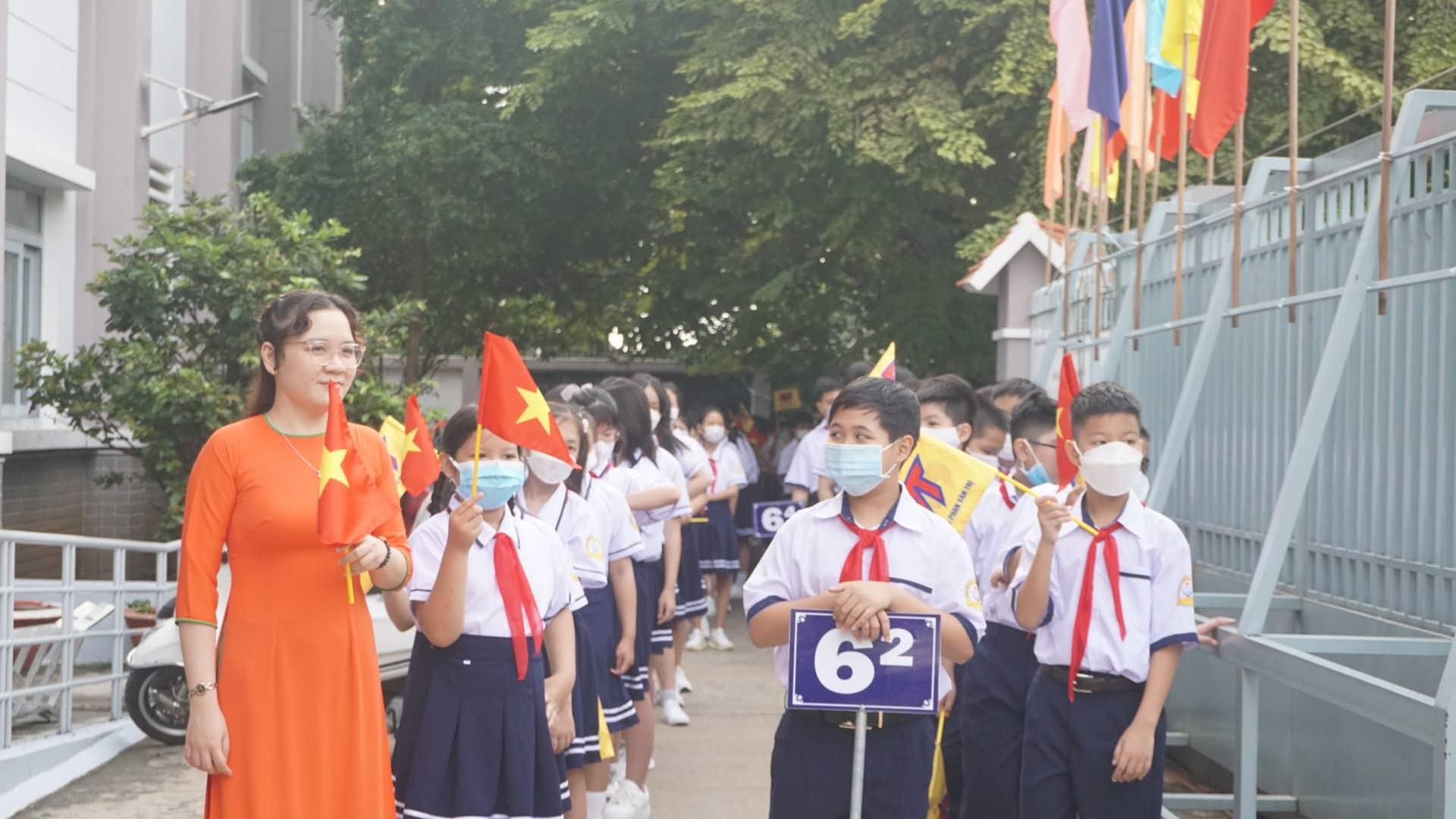 Học sinh Trường THCS Phan Văn Trị (Gò Vấp) hân hoan ngày khai giảng. Học sinh Trường THCS Phan Văn Trị (Gò Vấp) hân hoan ngày khai giảng.
