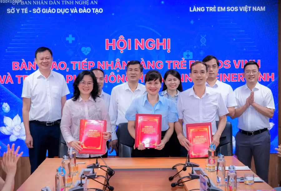 Tỉnh Nghệ An chính thức tiếp nhận, quản lý toàn diện Làng trẻ em SOS Vinh và Trường Phổ thông Hermann Gmeiner Vinh. Ảnh: Hồ Lài