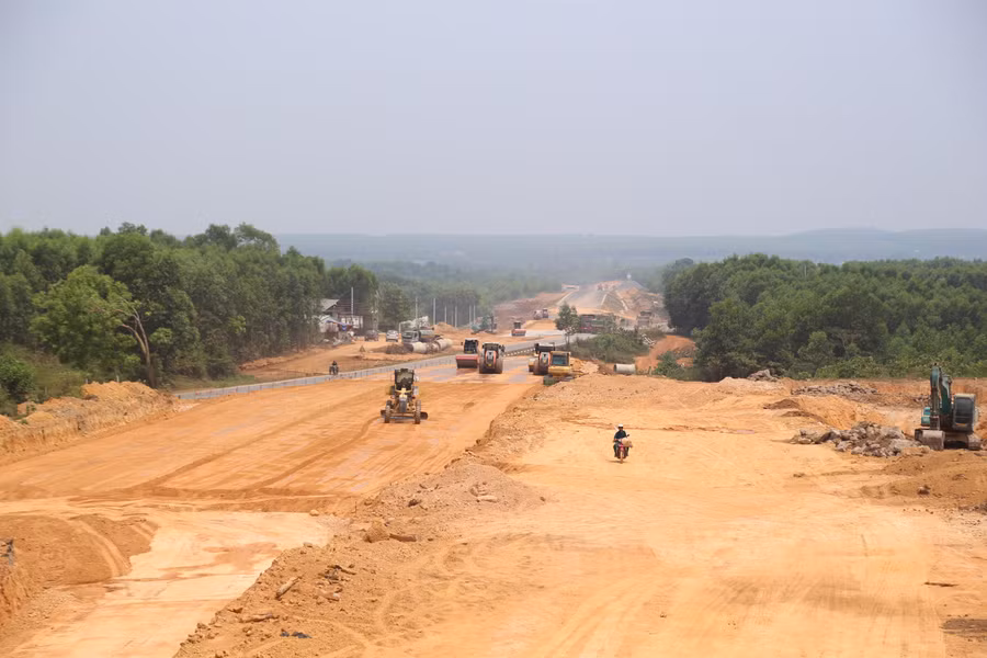 Đến đầu tháng 7/2024, chỉ có huyện Cam Lộ hoàn thành giải phóng mặt bằng tuyến chính của dự án.