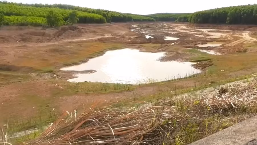 Doanh nghiệp bị phát hiện sai phạm khi triển khai nạo vét các hồ chứa nước ở huyện Hải Lăng. Ảnh: HT