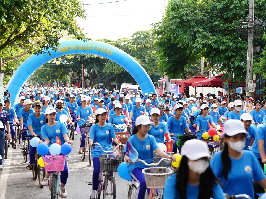 Học sinh tham gia diễu hành ở Thành cổ Quảng Trị. 8.jpg