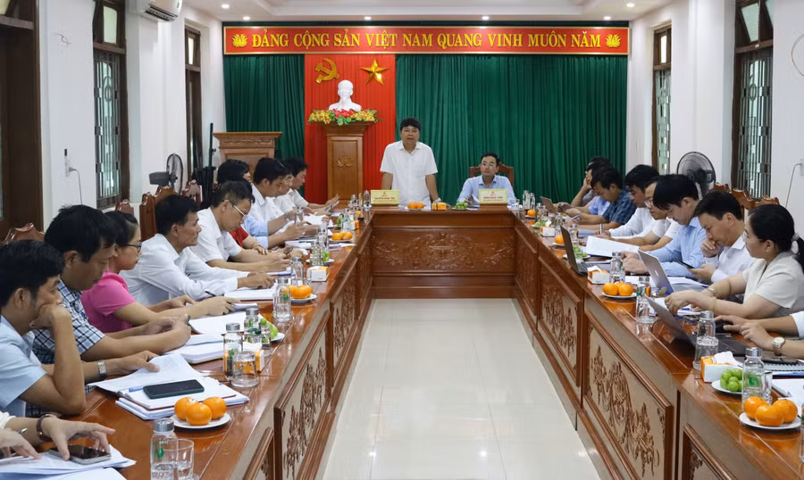 Sở GD&ĐT tỉnh Quảng Bình và UBND huyện Quảng Ninh trao đổi về tình hình phát triển giáo dục trên địa bàn.