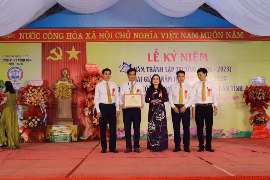 thay Hung - truong-vinh-dinh.jpg