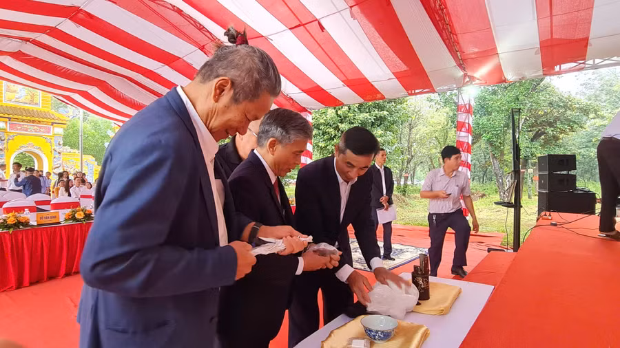 Các kỷ vật Vua Hàm Nghi vượt hơn 10.000km về nơi ban chiếu Cần Vương.