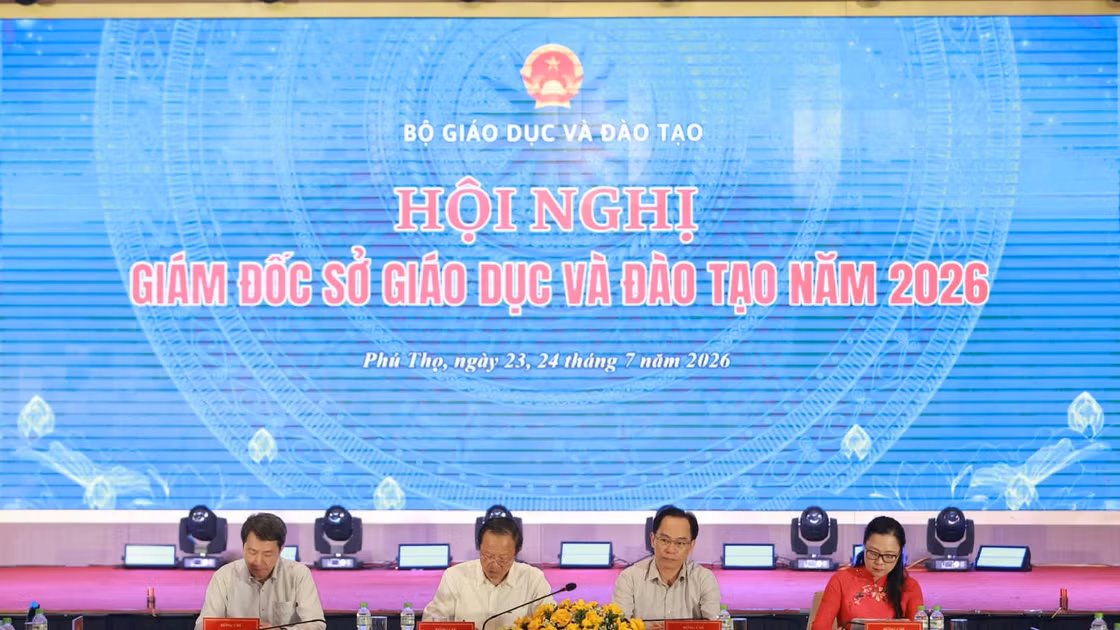 Lãnh đạo Bộ GD&ĐT chủ trì hội nghị.
