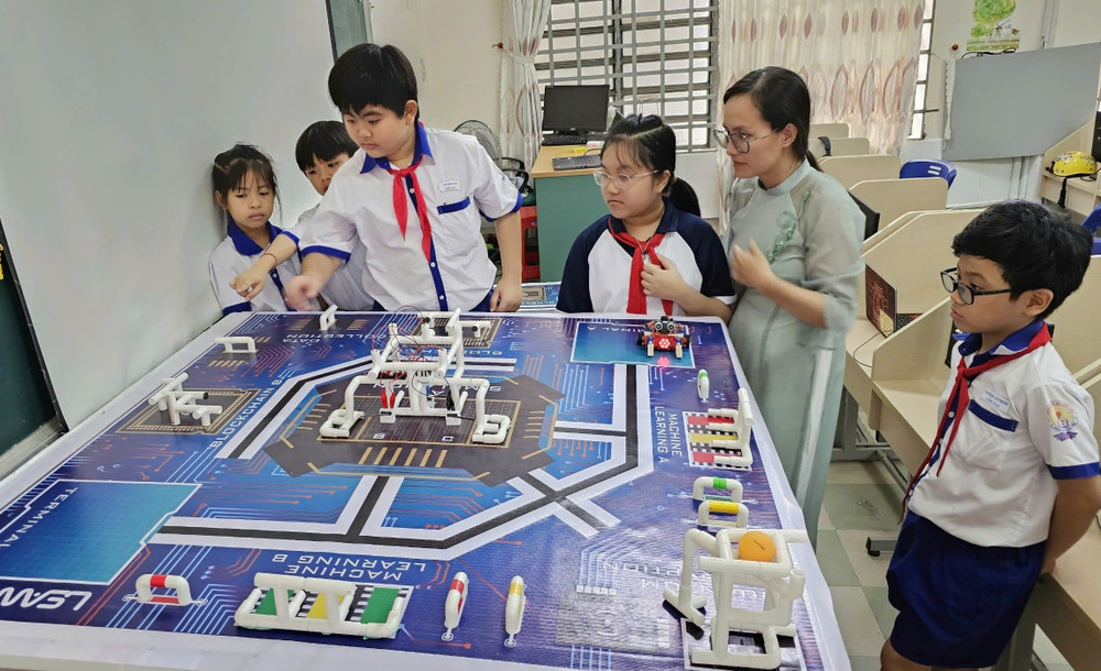 Vai trò của robot và AI trong cách học này