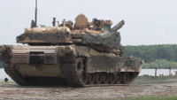 Xe tăng M1A2 Abrams băng qua sông khi nước gần ngập tháp pháo