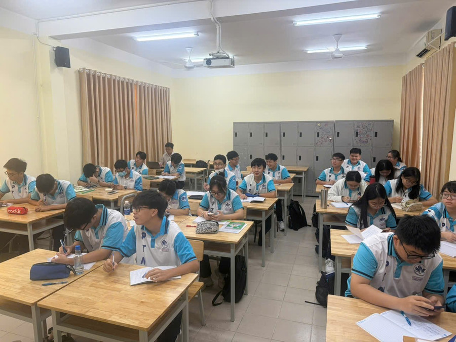 Một buổi học của các em học sinh tại Trường Phổ thông Năng khiếu. z7023365203734-bdb1ef313cdd64e849bea7060a6909ef.jpg