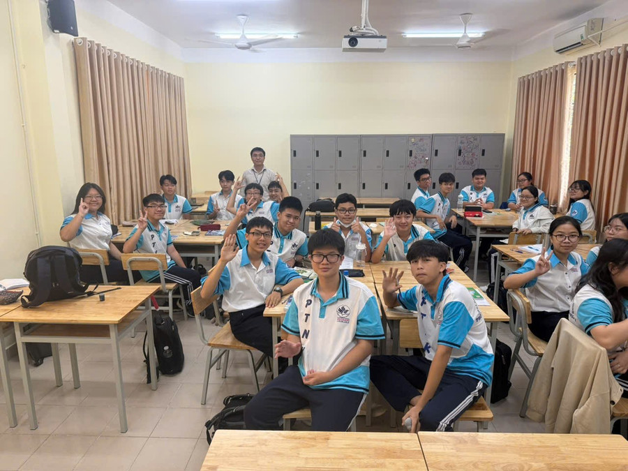 Tại Trường Phổ thông Năng khiếu, học sinh sẽ được trang bị toàn diện từ kiến thức đến kỹ năng. z7023365234616-2e11f1df356f35704b2701bd2529c1ef.jpg