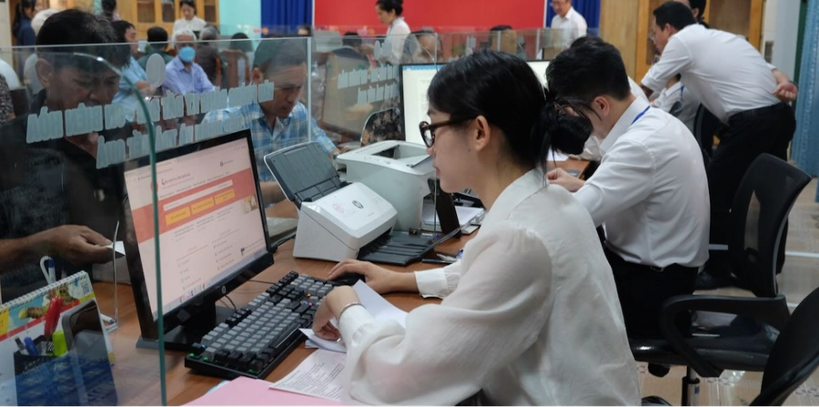 Không khí làm việc của cán bộ tại Trung tâm hành chính công phường Trấn Biên, tỉnh Đồng Nai - ảnh: VOV hanh-chinh-cong-tai-dn.png