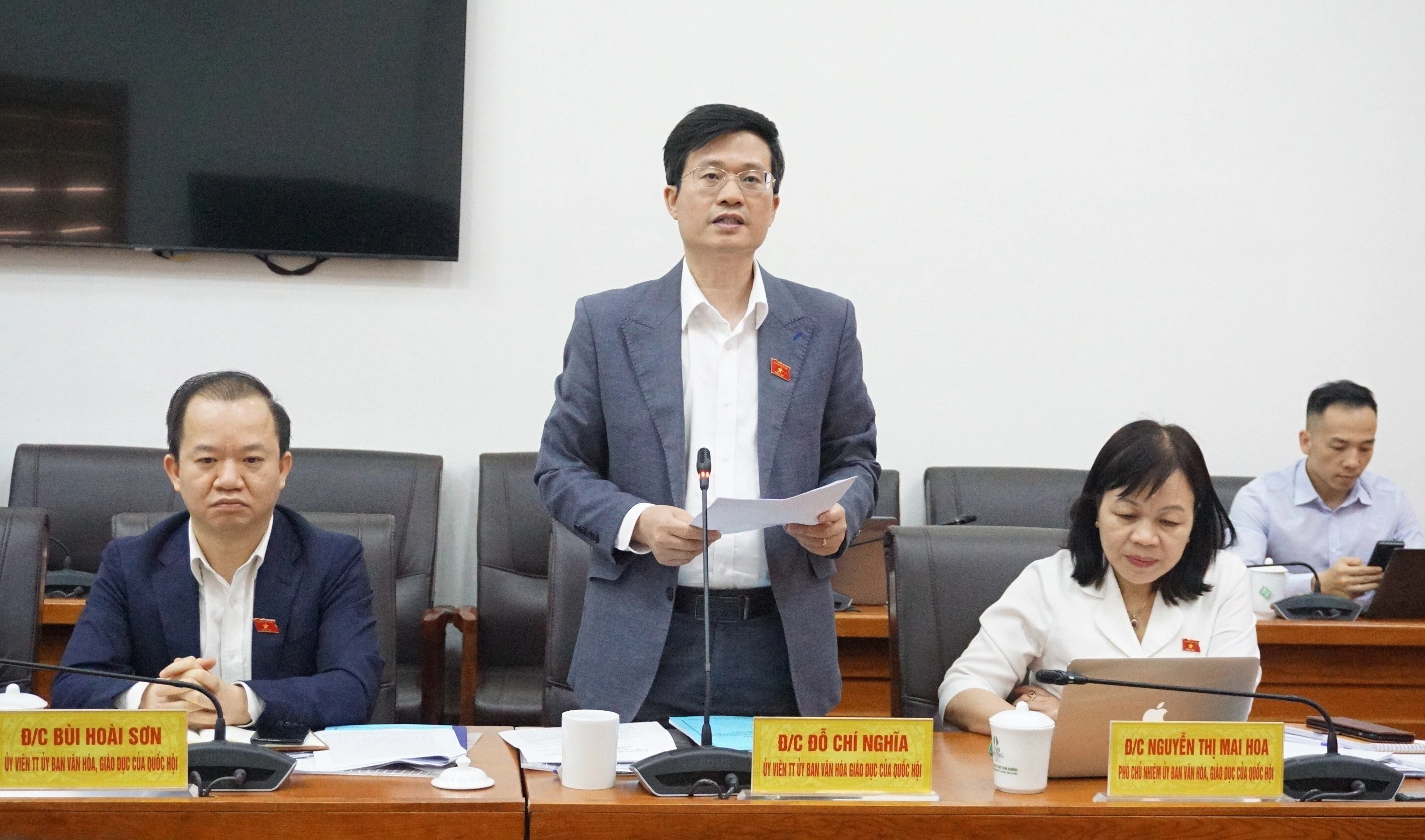 Ông Đỗ Chí Nghĩa, Ủy viên thường trực Ủy ban Văn hóa, Giáo dục của Quốc hội phát biểu tại buổi làm việc.