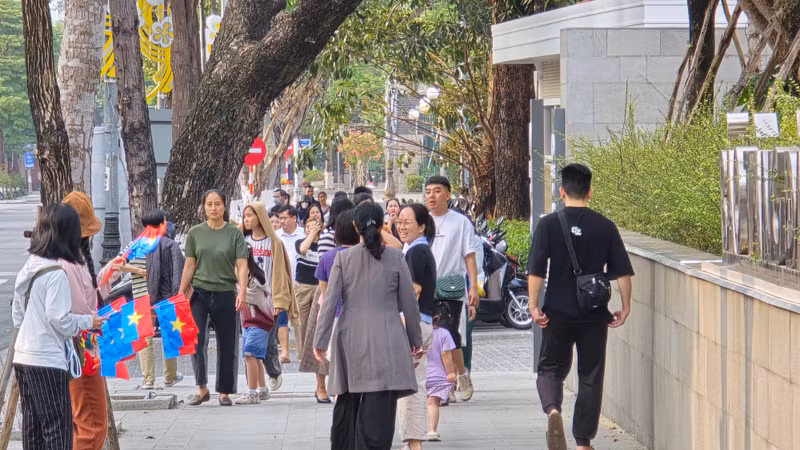 Việc đóng cửa là bất khả kháng để điều tiết lượng người vào bên trong Bảo tàng, đảm bảo an toàn cho người dân và du khách. 20250406-160025.jpg