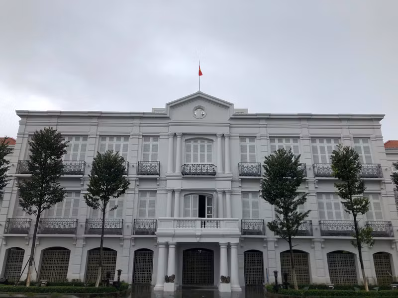 Tòa nhà số 42 – 44 Bạch Đằng (quận Hải Châu, TP Đà Nẵng) được xây dựng dưới thời Pháp thuộc, đến nay đã có hơn 120 năm tuổi. Trước đây gọi là Tòa Đốc lý hay còn gọi là Tòa thị chính Đà Nẵng. 41d21fe4ca8275dc2c931.jpg