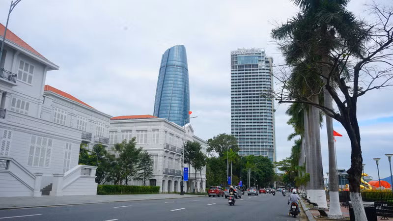 Năm 1997, tòa nhà này là trụ sở của UBND TP Đà Nẵng. Sau đó tòa nhà trở thành trụ sở của HĐND TP Đà Nẵng. Đến nay HĐND TP cũng chuyển về nơi làm việc khác. anh-1.jpg