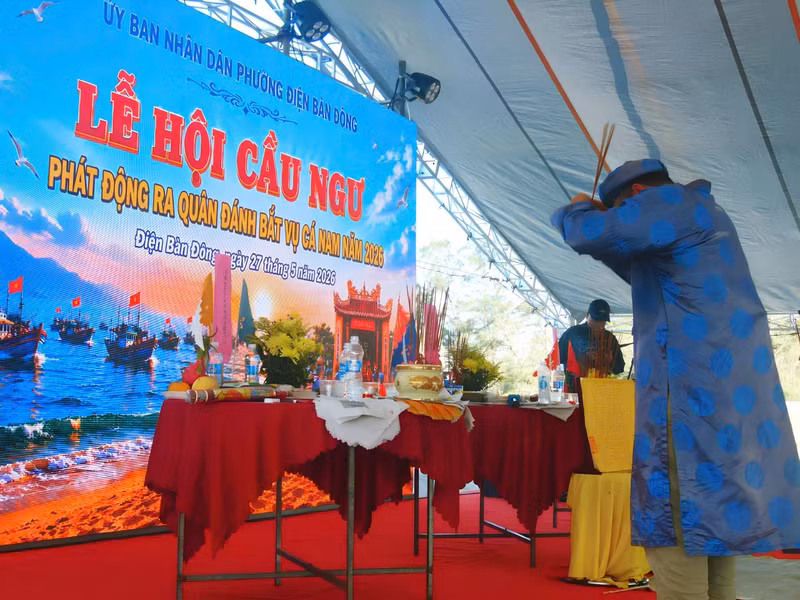 Nghi thức dâng hương tại lễ hội Cầu ngư năm 2026. nghi-thuc-dang-huong-tai-le-hoi-cau-ngu-nam-2026-1.jpg