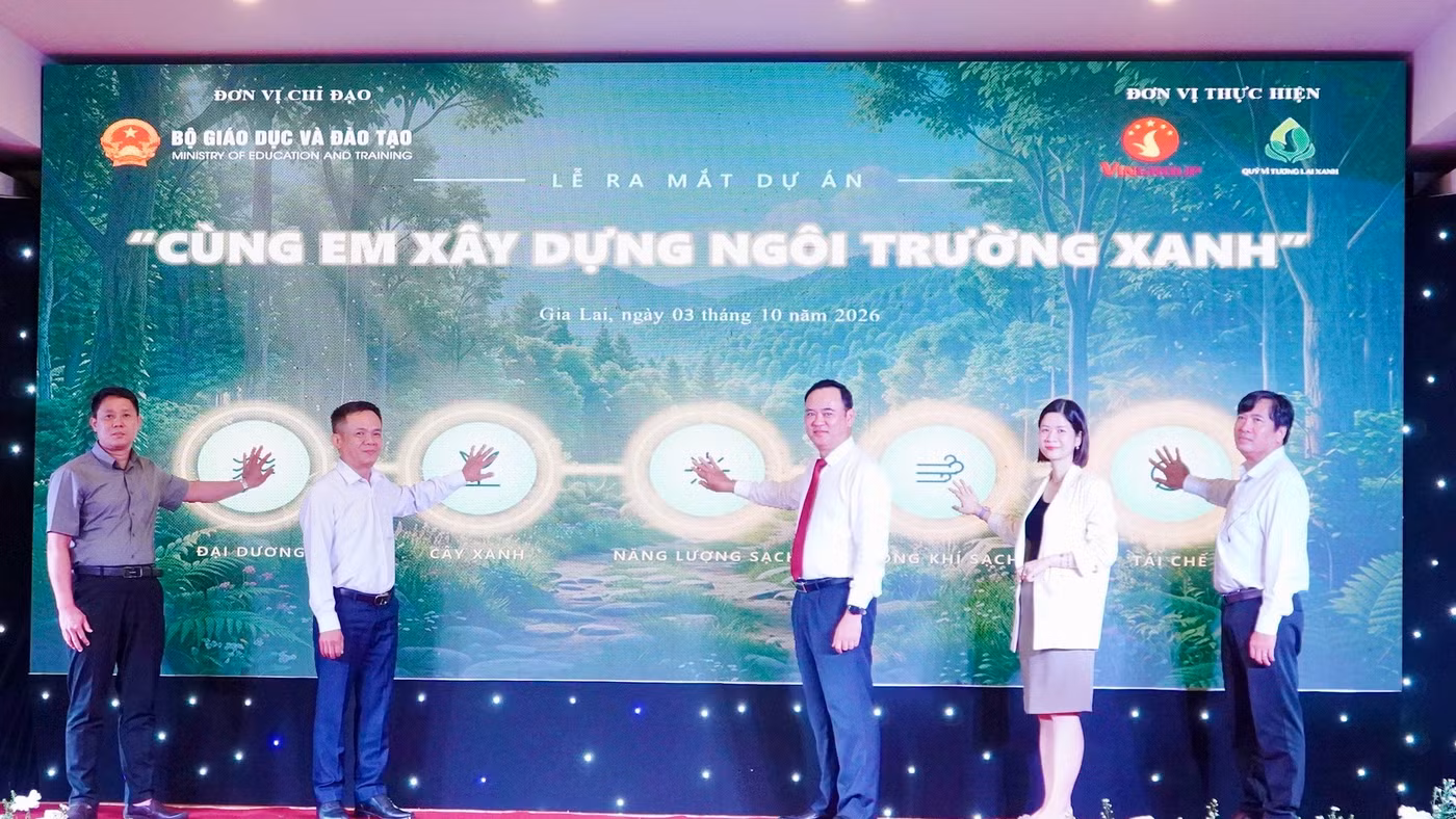 Lễ ra mắt dự án “Cùng em xây dựng ngôi trường xanh”.