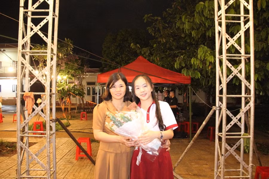 với mẹ.jpg
