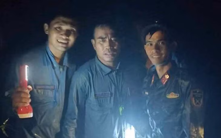 2-phi-cong.png