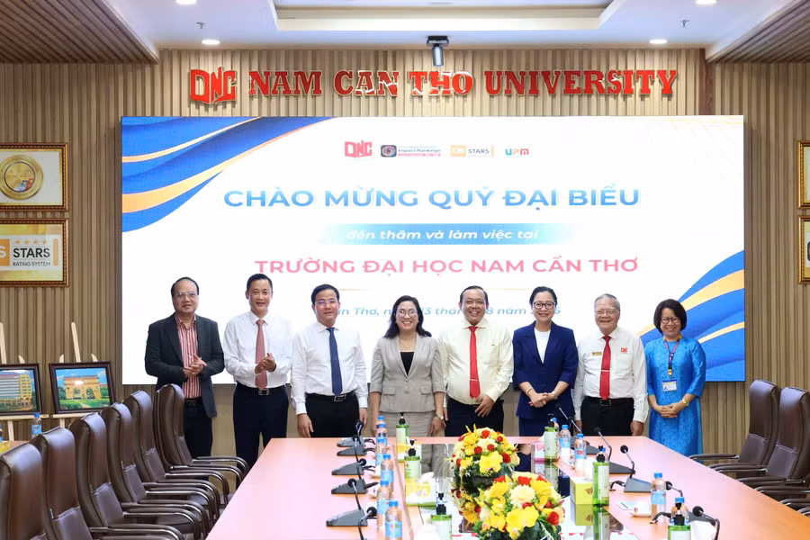 thu-truong-tham-dh-nam-ct-6.jpg