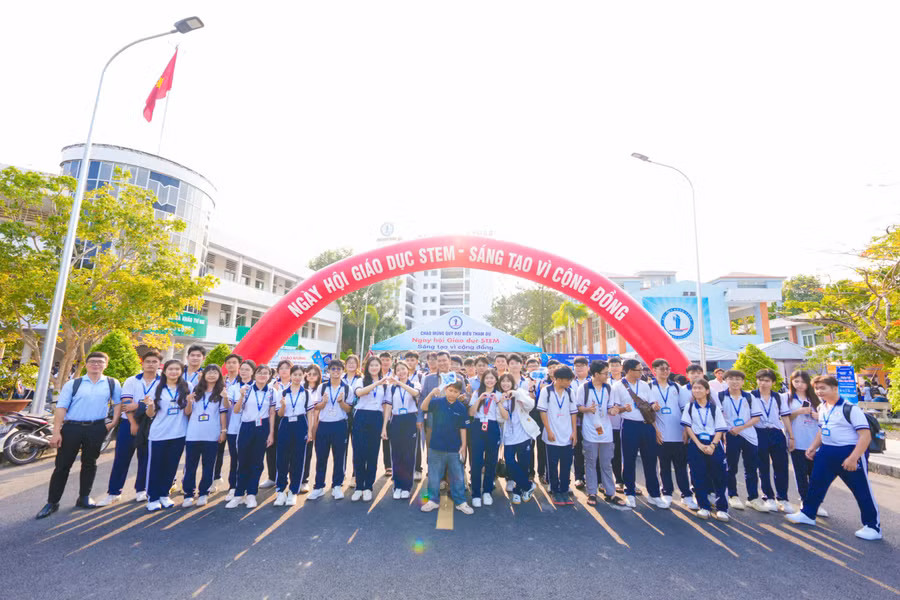 Thầy, trò hào hứng tham gia Ngày hội Giáo dục STEM khu vực ĐBSCL năm 2026.
