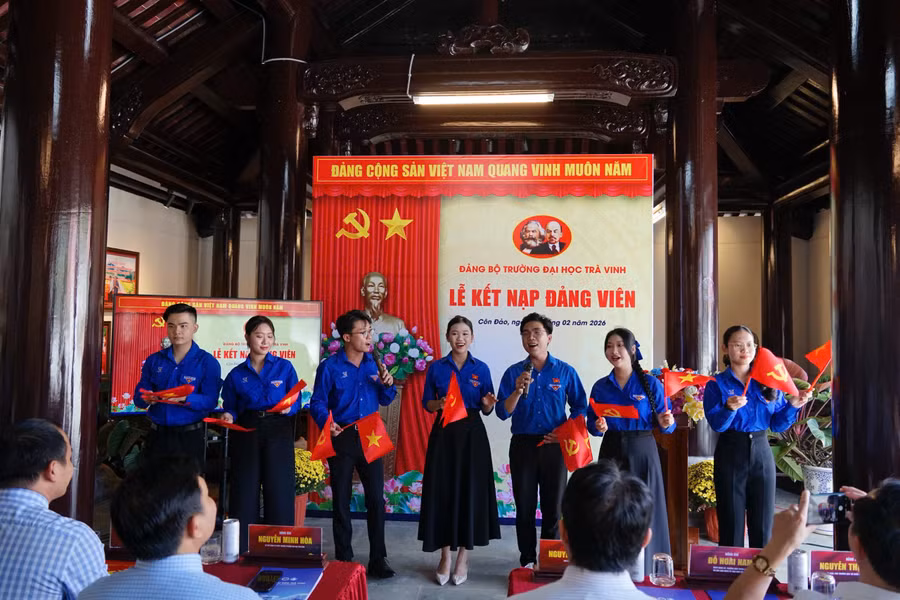 dh-tra-vinh-ket-nap-dang-vien-3.jpg