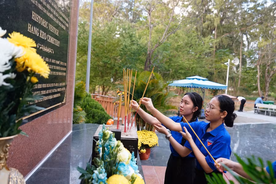 dh-tra-vinh-ket-nap-dang-vien-2.jpg