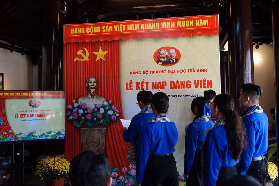 dh-tra-vinh-ket-nap-dang-vien-5.jpg