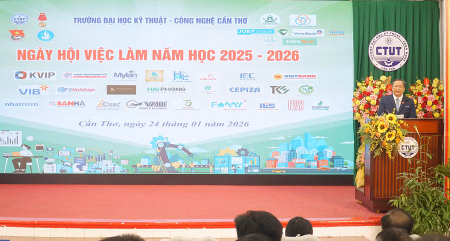 ngay-hoi-viec-lam-2.jpg