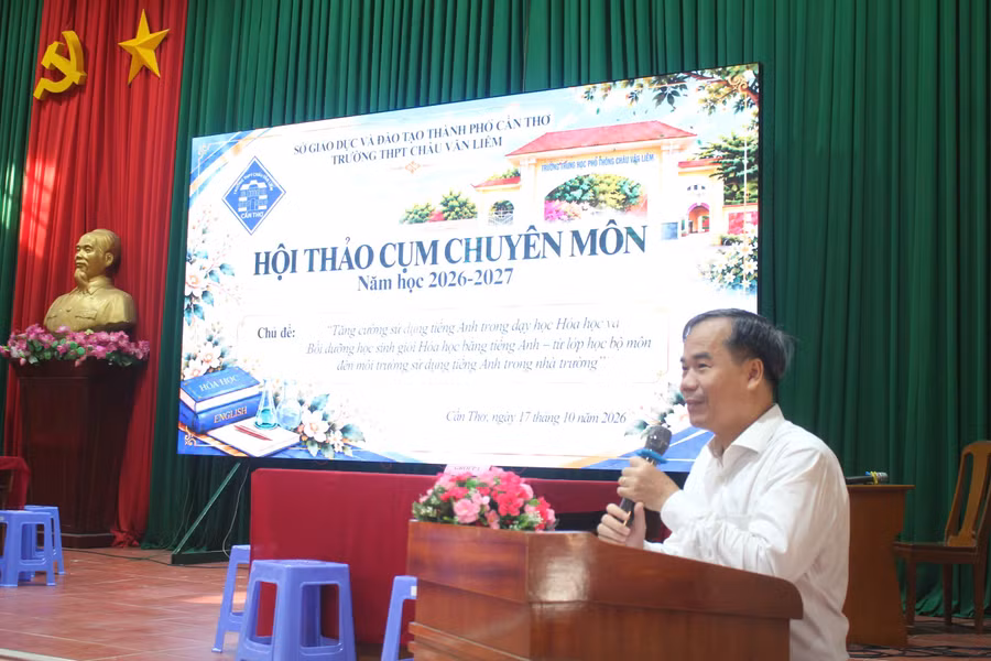 Ông Nguyễn Phúc Tăng, Phó Giám đốc Sở GD&ĐT TP Cần Thơ, phát biểu khai mạc Hội thảo. can-tho-hoa-hoc-2.jpg