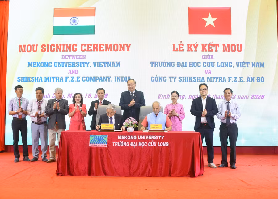 Nghi thức lễ ký kết hợp tác giữa Trường ĐH Cửu Long và Công ty SHIKSHA MITRA F.Z.E, Ấn Độ.