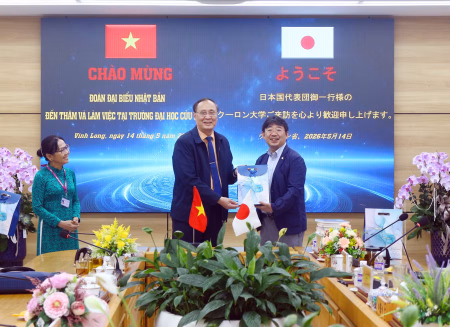 Lãnh đạo Trường ĐH Cửu Long làm việc với các đơn vị.