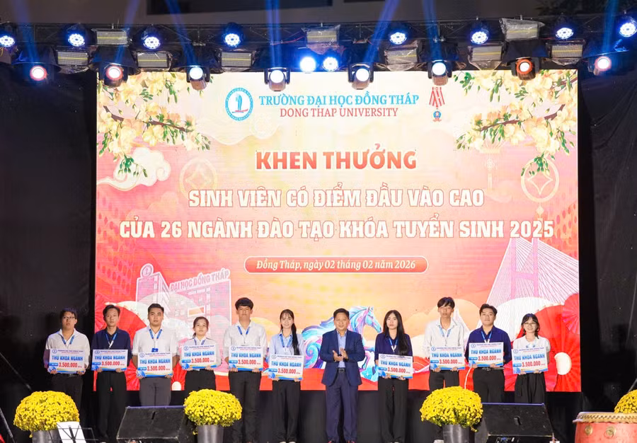 dh-dong-thap-hoc-bong-2.jpg