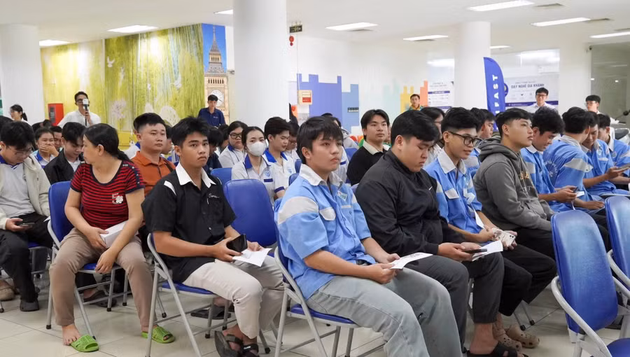 Phiên giao dịch việc làm tại TP Cần Thơ. Ảnh: TTDVVL Cần Thơ.