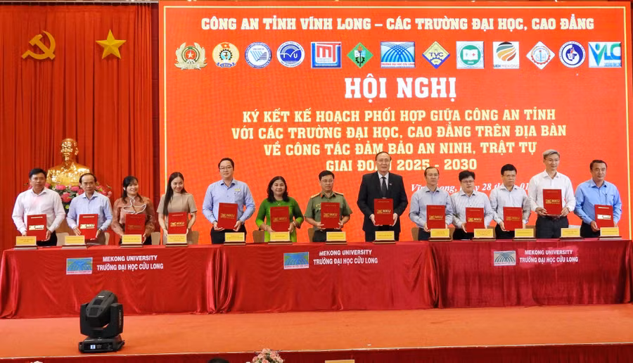 Ký kết thực hiện kế hoạch phối hợp giữa Công an tỉnh Vĩnh Long với các trường ĐH, CĐ giai đoạn 2025 - 2030.