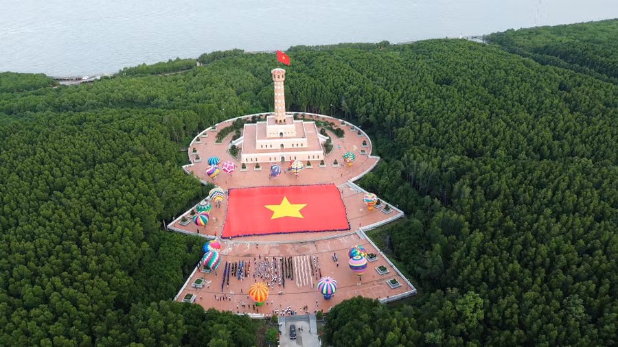 Lá cờ hơn 2.000m2 đạt Kỷ lục Việt Nam.