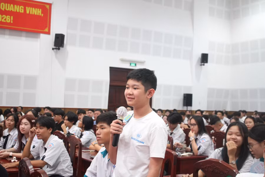 hs-sv-can-tho-giao-luu-phi-hanh-gia-8.jpg