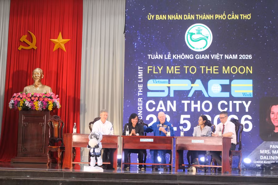 hs-sv-can-tho-giao-luu-phi-hanh-gia-7.jpg