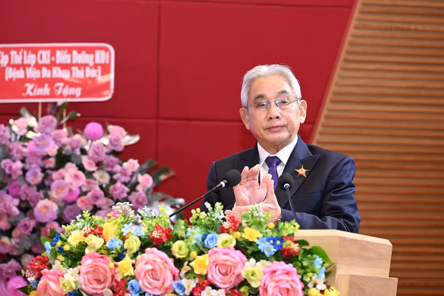 dhcl-trao-bang-chuyen-khoa-anh-7177.jpg