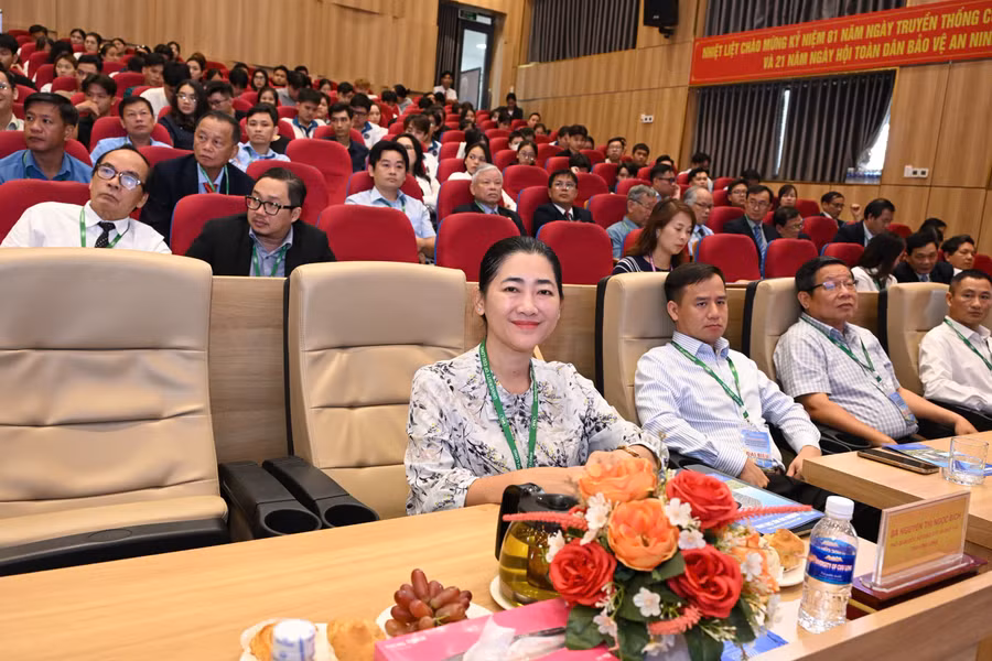 dhcl-hoi-thao-chinh-quyen-2-cap-3185.jpg