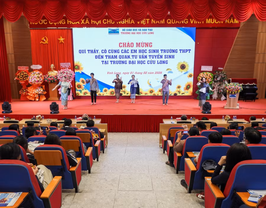 dhcl-huong-nghiep-2.jpg
