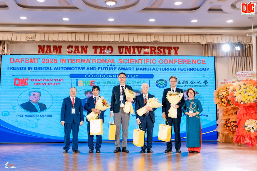 dh-nam-can-tho-ht-quoc-te-1.jpg
