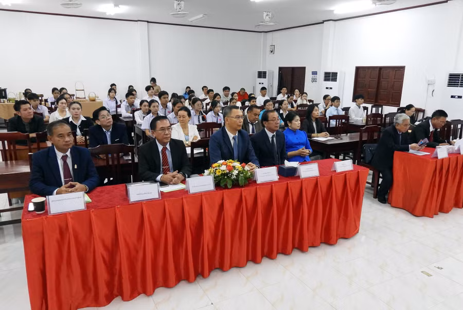 dhcl-khai-giang-dao-tao-tieng-viet-tai-lao-4.jpg