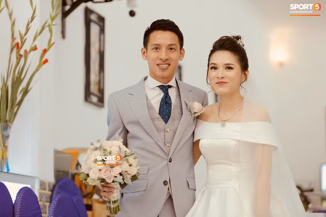 Sự thật "chất lừ" về Quả bóng vàng Đỗ Hùng Dũng: Tiết kiệm tiền mua ô tô từ năm 19 tuổi ảnh 3
