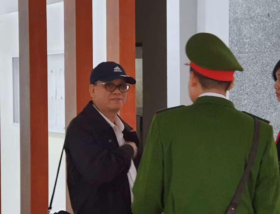 Bị cáo Trần Văn Minh đến tòa