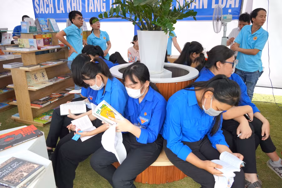 Năm 2023, cũng là lần đầu tiên tỉnh Bình Phước tổ chức triển lãm sách hưởng Ngày Sách và Văn hóa đọc Việt Nam. Năm 2023, cũng là lần đầu tiên tỉnh Bình Phước tổ chức triển lãm sách hưởng Ngày Sách và Văn hóa đọc Việt Nam.