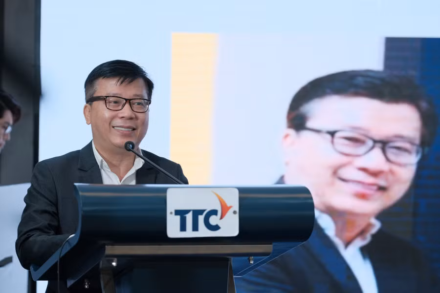 Ông Hồ Tấn Dương, Chủ tịch Hiệp hội Thiết kế TPHCM cho biết, cuộc thi nhằm tìm kiếm và thu hút sự quan tâm của các nhà thiết kế trong nước và quốc tế. Ông Hồ Tấn Dương, Chủ tịch Hiệp hội Thiết kế TPHCM cho biết, cuộc thi nhằm tìm kiếm và thu hút sự quan tâm của các nhà thiết kế trong nước và quốc tế.